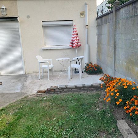 Studio Fond De Jardin Palaiseau Exterior foto